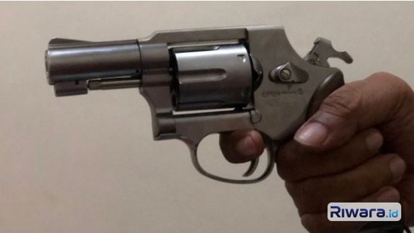 Ilustrasi revolver